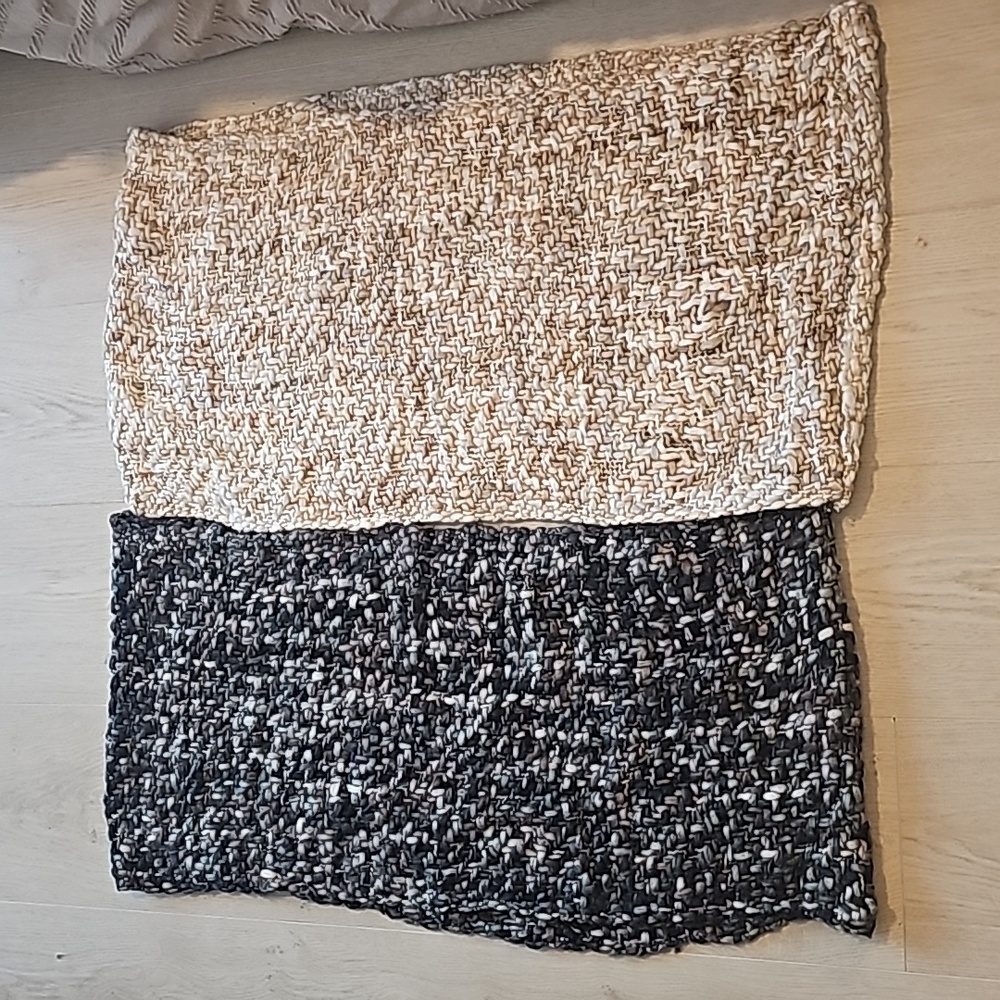 2 Infinity scarfs